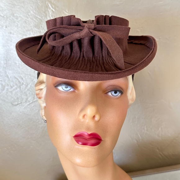 AMAZING 1930s\' BROWN OPEN CROWN TILT FEDORA WITH FABRIC GATHERED \